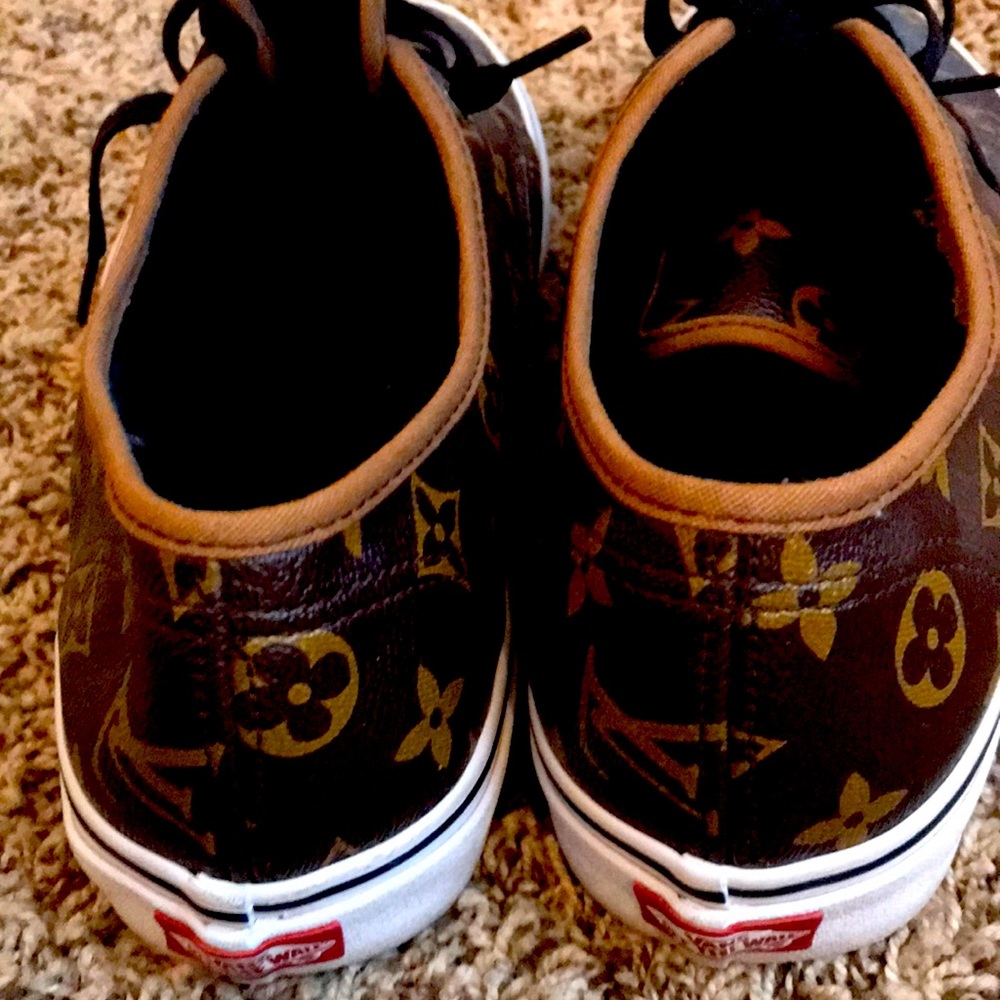 Selling this shoes